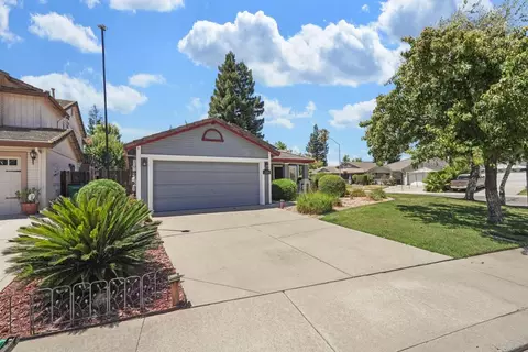 Exterior - 2109 Bluejay Way, Lodi, CA 95240 photo 3 of 15