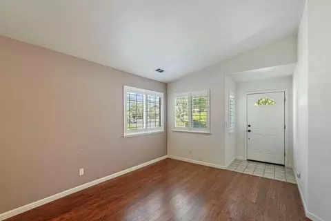 Living - 2109 Bluejay Way, Lodi, CA 95240 photo 2 of 9