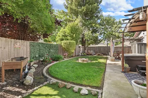 Exterior - 2109 Bluejay Way, Lodi, CA 95240 photo 7 of 11