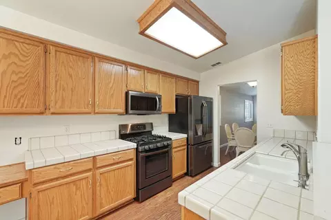 Kitchen - 2109 Bluejay Way, Lodi, CA 95240 photo 4 of 6