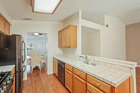 Kitchen - 2109 Bluejay Way, Lodi, CA 95240 photo 3 of 6