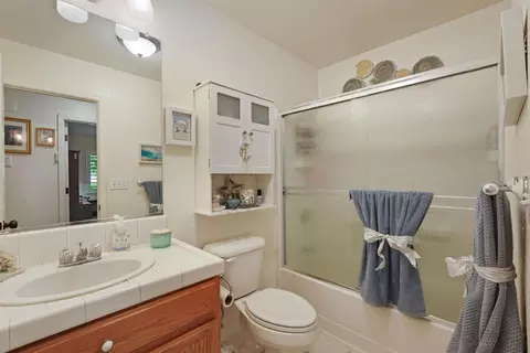 Bath - 2109 Bluejay Way, Lodi, CA 95240 photo 1 of 2