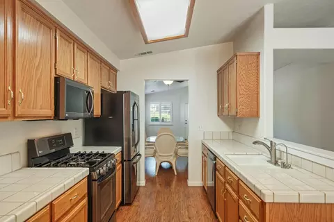 Kitchen - 2109 Bluejay Way, Lodi, CA 95240 photo 2 of 6