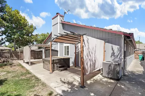Exterior - 2109 Bluejay Way, Lodi, CA 95240 photo 10 of 15