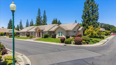 35 River Pointe Cir, Lodi, CA 95240 photo 3