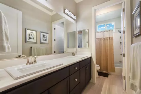 Bath - 2119 Moya Pl, Manteca, CA 95337 photo 4 of 6