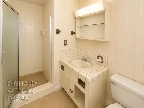 Bath - 1103 Custer Ct, Modesto, CA 95351 photo 1 of 6