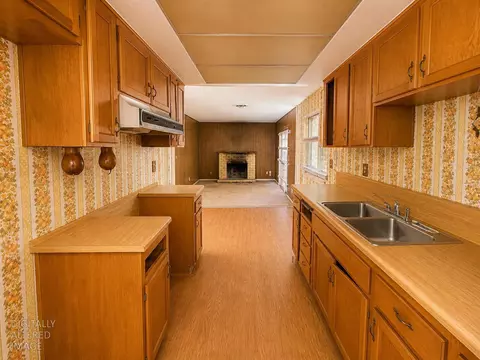 Kitchen - 1103 Custer Ct, Modesto, CA 95351 photo 2 of 8