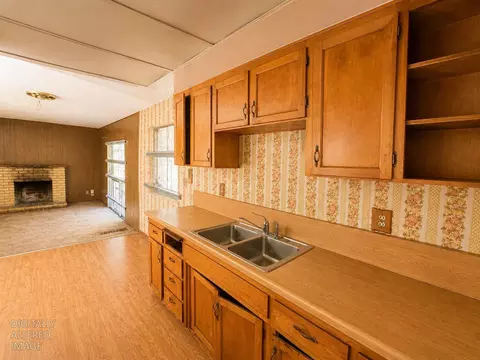 Living - 1103 Custer Ct, Modesto, CA 95351 photo 3 of 8