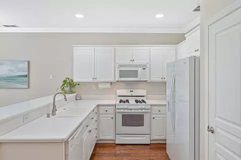 Kitchen - 4075 Coldwater Dr, Rocklin, CA 95765 photo 4 of 4
