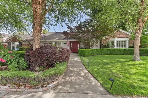 3120 American River Dr, Sacramento, CA 95864