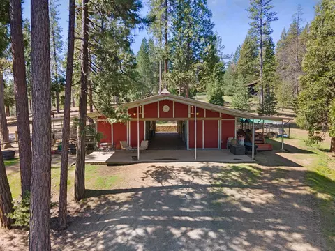 10415 Mcmahon Rd, Coulterville, CA 95311