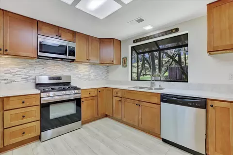 Kitchen - 19308 Explorer Ct, Penn Valley, CA 95946 photo 2 of 7