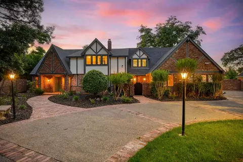 9815 Mira Del Rio Dr, Sacramento, CA 95827