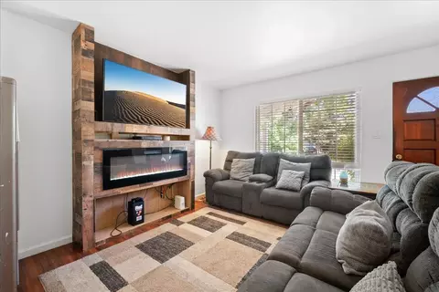 2100 Bowling Green Dr, Sacramento, CA 95825