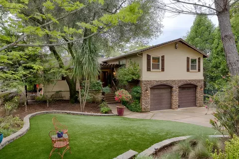23563 Saint Andrews Ct, Auburn, CA 95602