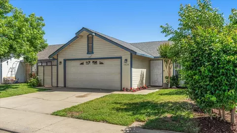 1924 Amsterdam Ln, Modesto, CA 95356 photo 2