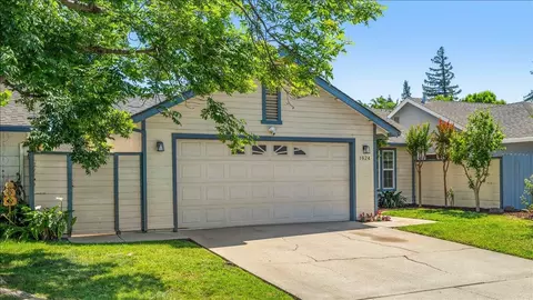 1924 Amsterdam Ln, Modesto, CA 95356 photo 3