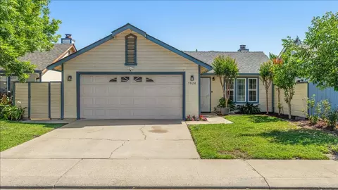 1924 Amsterdam Ln, Modesto, CA 95356