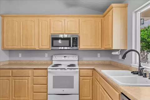 1924 Amsterdam Ln, Modesto, CA 95356 photo 14