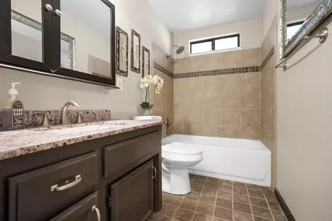 Bath - 941 Arambel Dr, Patterson, CA 95363 photo 1 of 3