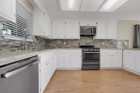 Kitchen - 941 Arambel Dr, Patterson, CA 95363 photo 2 of 3