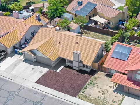 449 Cottonwood Dr, Los Banos, CA 93635