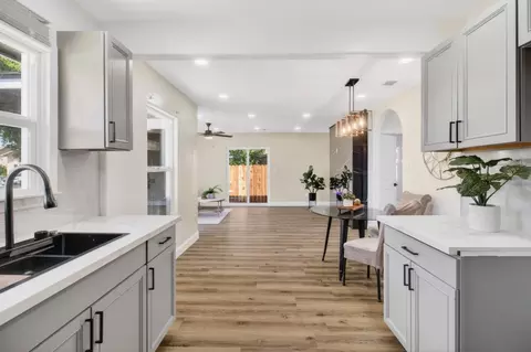 Entry Way - 1127 W 19th St, Merced, CA 95340 photo 1 of 3