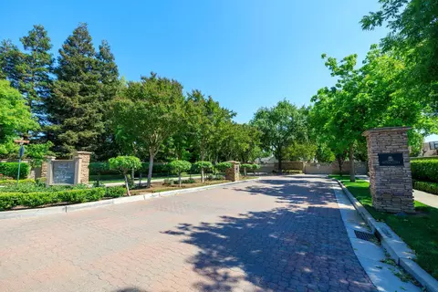 View/Area - 1682 Fairway Oaks Ct, Ripon, CA 95366 photo 6 of 6