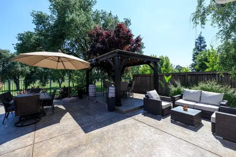 Exterior - 1682 Fairway Oaks Ct, Ripon, CA 95366 photo 6 of 14