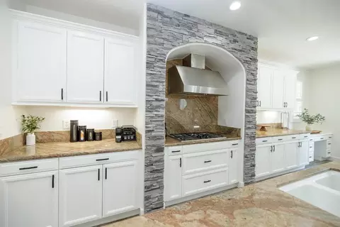 Kitchen - 1682 Fairway Oaks Ct, Ripon, CA 95366 photo 4 of 7