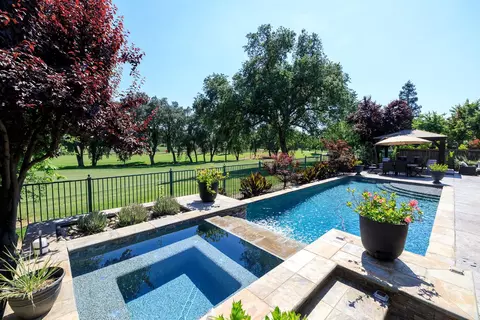 Exterior - 1682 Fairway Oaks Ct, Ripon, CA 95366 photo 2 of 14