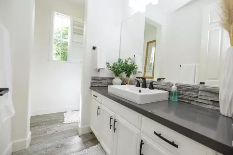 Bath - 1682 Fairway Oaks Ct, Ripon, CA 95366 photo 1 of 6