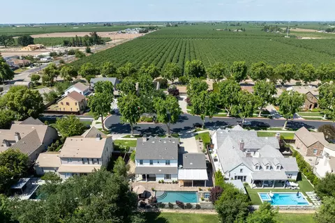 View/Area - 1682 Fairway Oaks Ct, Ripon, CA 95366 photo 5 of 6