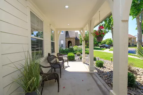 Exterior - 1682 Fairway Oaks Ct, Ripon, CA 95366 photo 4 of 14