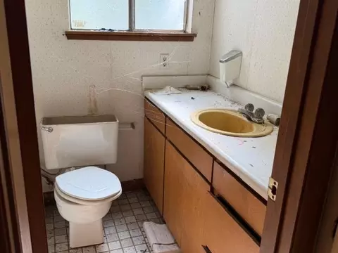 Bath - 22460 Canyon Way, Colfax, CA 95713 photo 7 of 9