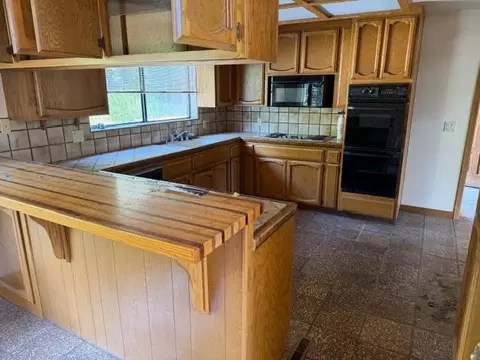 Kitchen - 22460 Canyon Way, Colfax, CA 95713 photo 2 of 2