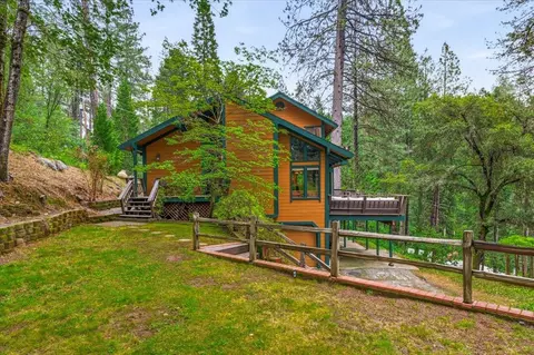 10389 Crestview Dr, Grass Valley, CA 95949