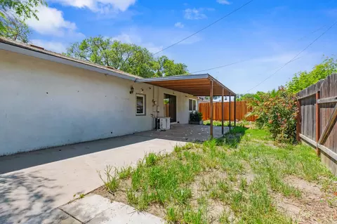 Exterior - 1215 Del Vale Ave, Modesto, CA 95350 photo 5 of 6