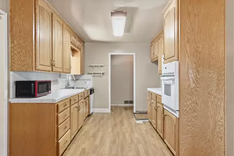 Entry Way - 1215 Del Vale Ave, Modesto, CA 95350 photo 3 of 4