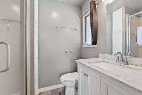 Bath - 1215 Del Vale Ave, Modesto, CA 95350 photo 2 of 2