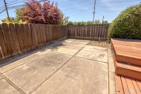 Exterior - 1532 Hialeah Dr, Modesto, CA 95350 photo 10 of 11