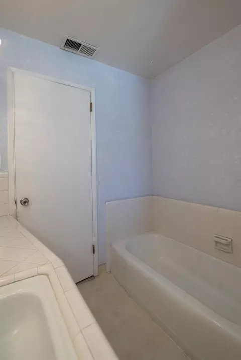 Bath - 1532 Hialeah Dr, Modesto, CA 95350 photo 4 of 4