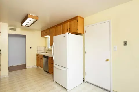 Kitchen - 1532 Hialeah Dr, Modesto, CA 95350 photo 3 of 5