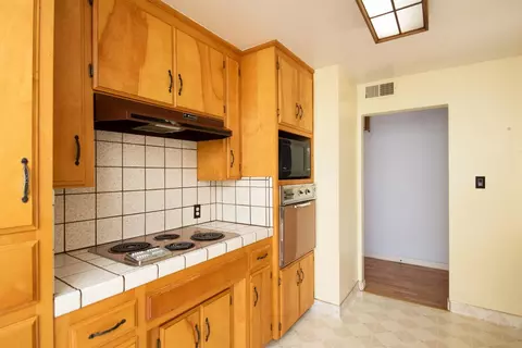 Kitchen - 1532 Hialeah Dr, Modesto, CA 95350 photo 4 of 5