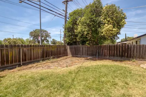 Exterior - 1532 Hialeah Dr, Modesto, CA 95350 photo 7 of 11