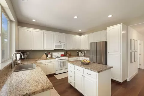 Kitchen - 2639 Creekside Dr, Lodi, CA 95242 photo 2 of 5