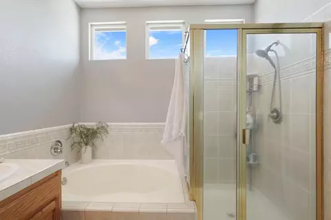 Bath - 2639 Creekside Dr, Lodi, CA 95242 photo 4 of 4