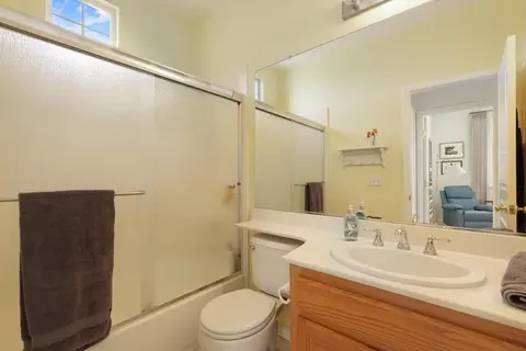 Bath - 2639 Creekside Dr, Lodi, CA 95242 photo 2 of 4