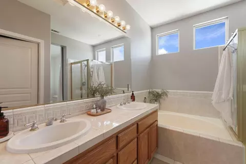 Bath - 2639 Creekside Dr, Lodi, CA 95242 photo 3 of 4
